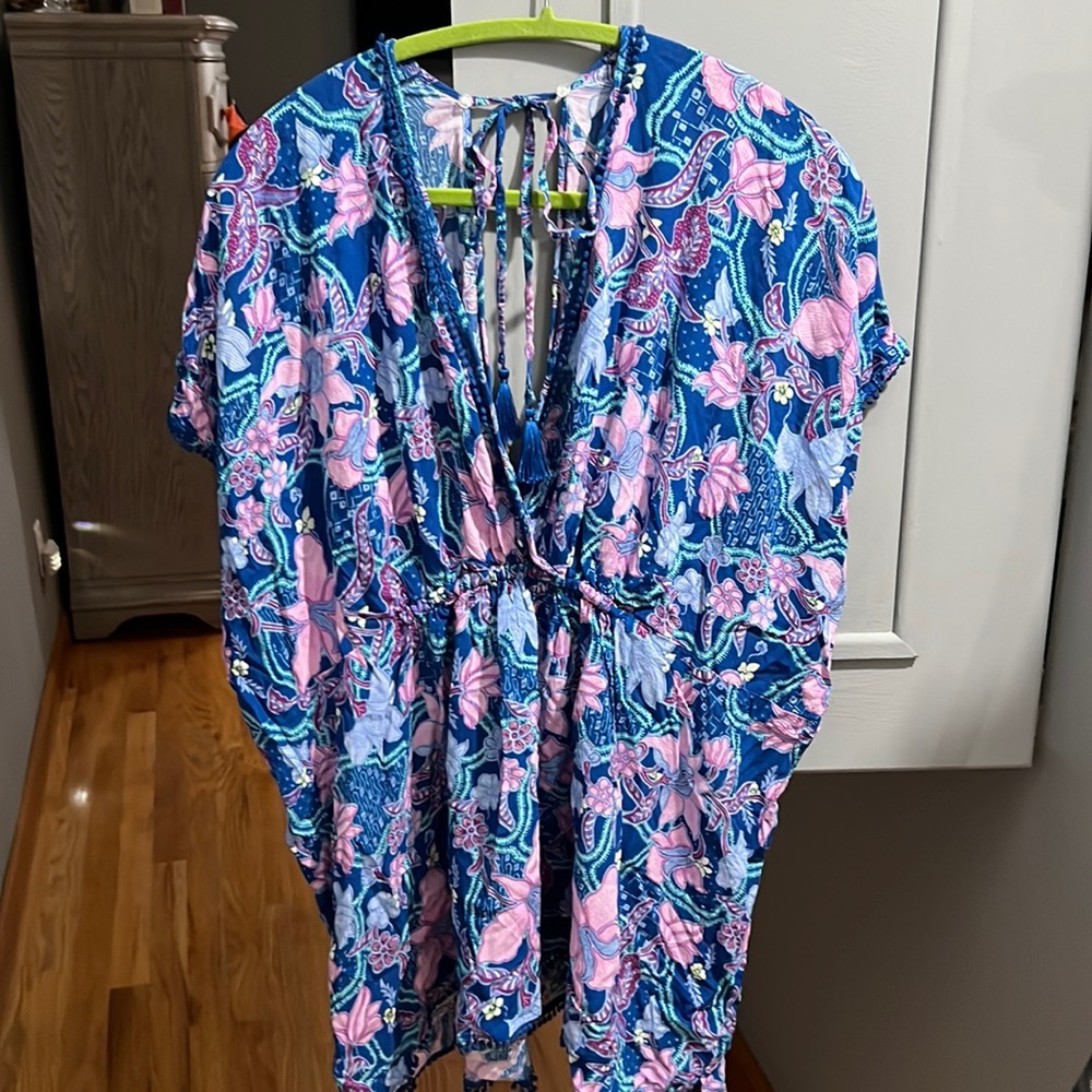 Victoria Secret cover up in excellent condition